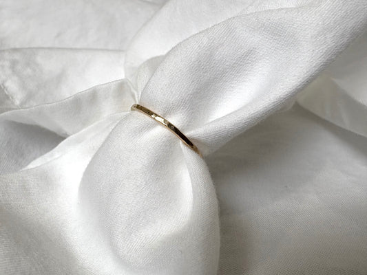 The Lumi Hammered Band – Gold Filled